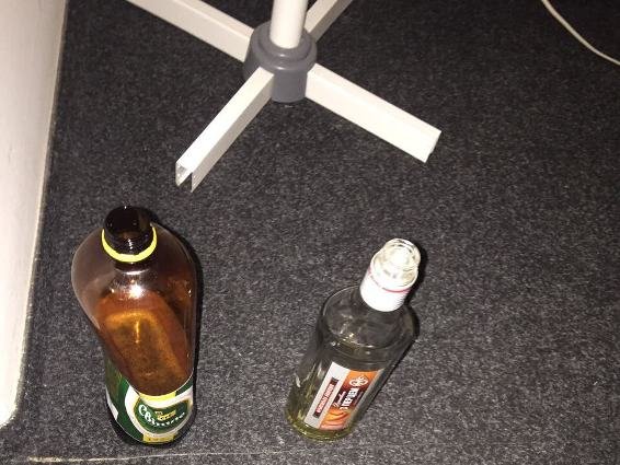 В одному із готелів Мукачева затримали сутенера, який зводив повій з клієнтами – 01