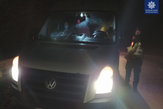 Патрульні зупиняють автобуси, що здійснюють нерегулярні пасажирські перевезення – 03 Патрульні зупиняють автобуси, що здійснюють нерегулярні пасажирські перевезення – 03