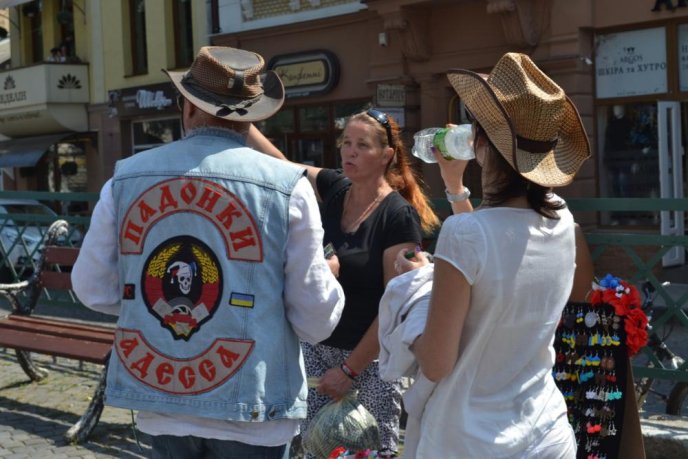 В Ужгороді байкери влаштували виставку власних мотоциклів – 01