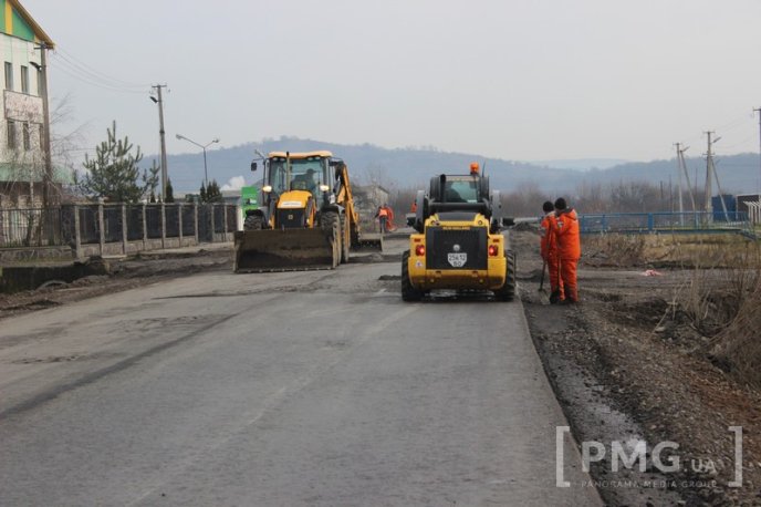 На вулиці Пряшівській-об’їзній почали ліквідовувати тріщини – 01