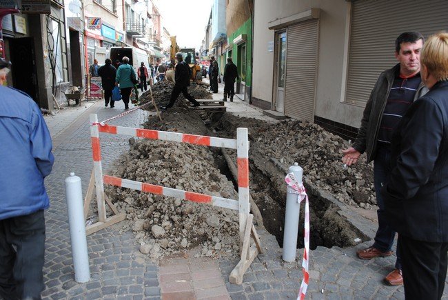 Мукачівський водоканал проводить планові розкопки у центрі міста – 02