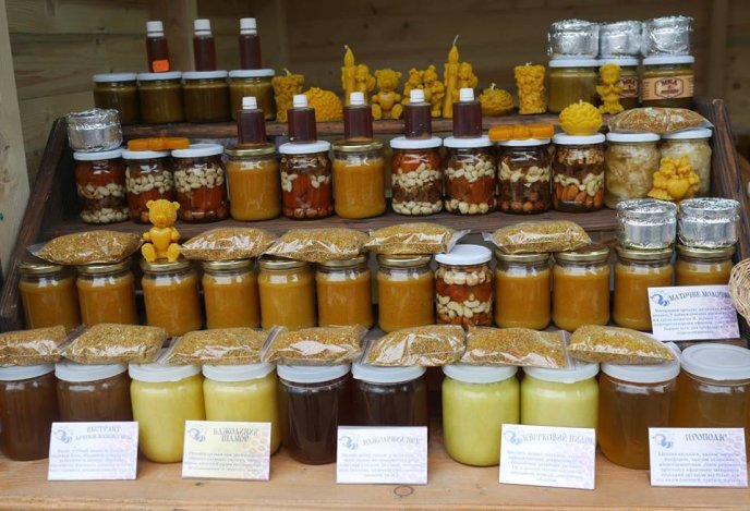 В Ужгороді на фестивалі можна скуштувати медовуху, різні смаколики та купити сувенір – 10