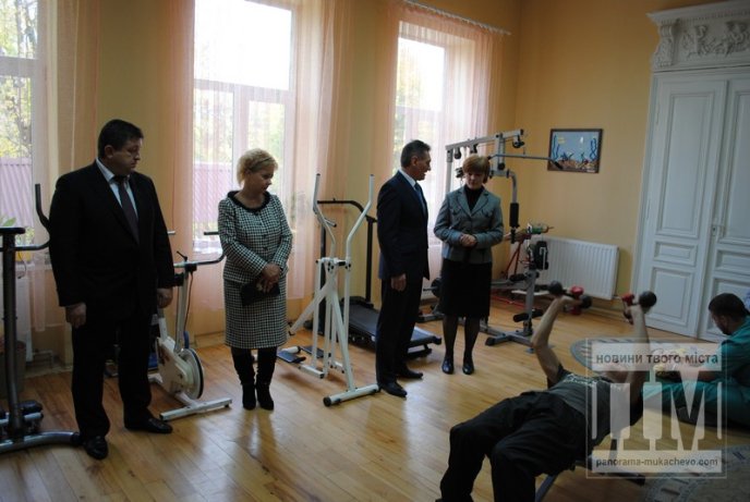 Олександр Ледида відвідав у Мукачеві Обласний центр соціально-психологічної реабілітації дітей та молоді з функціональними обмеженнями (ФОТО) – 16