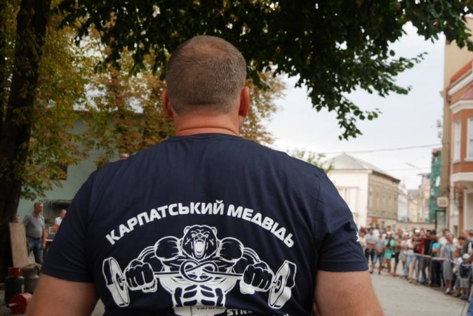 В Ужгороді під дощем змагались силачі – 12 В Ужгороді під дощем змагались силачі – 12