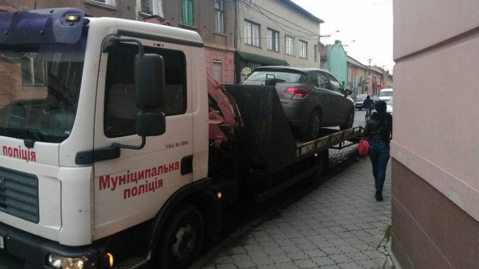У Мукачеві на штрафмайданчик доставили 129 автомобілів – 01