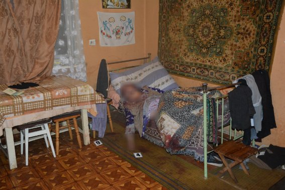 На Великоберезнянщині розлючений нетверезий онук забив свою рідну бабусю до смерті – 02