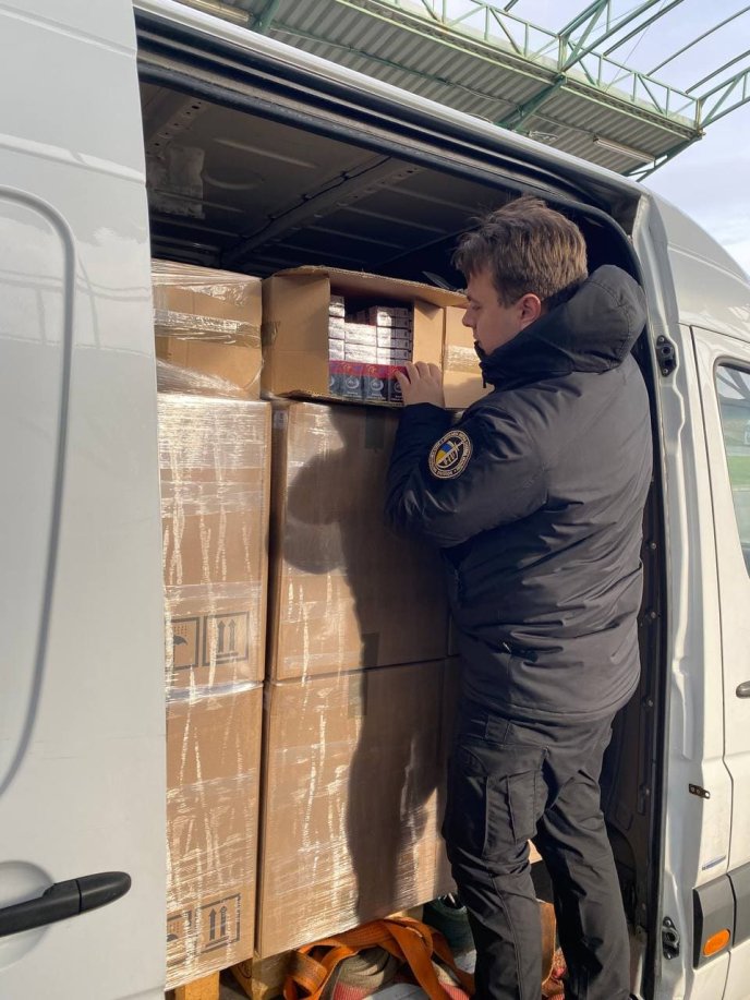 Військові не знали про «гуманітарні цигарки» / фото: Закарпатська митниця