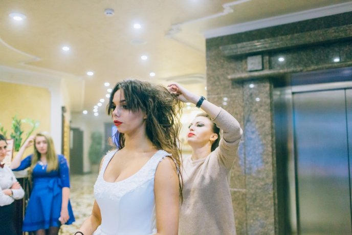 Мода заради життя: на Закарпатті відбувся ІІІ-й благодійний показ мод дизайнерки Роксолани Новак – 15