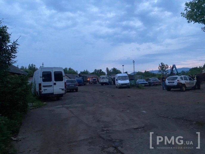 Вечірня пожежа у Мукачеві: клуби диму видно із різних частин міста – 03