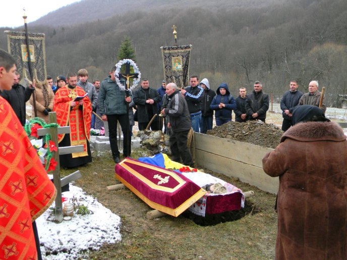 На Воловеччині попрощались із загиблим бійцем АТО Віталієм Горбатюком – 07 На Воловеччині попрощались із загиблим бійцем АТО Віталієм Горбатюком – 07