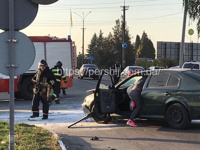 У Мукачеві лоб у лоб зіткнулись авто та мотоцикл – 04