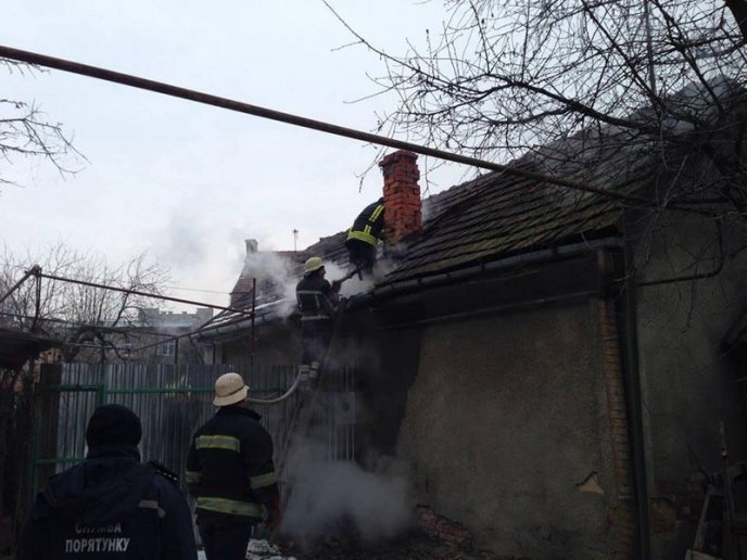 У Мукачеві горів будинок – 01