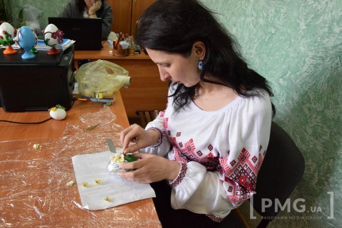 Пасхальний декор або Як мукачівка виготовляє неймовірні писанки – 07