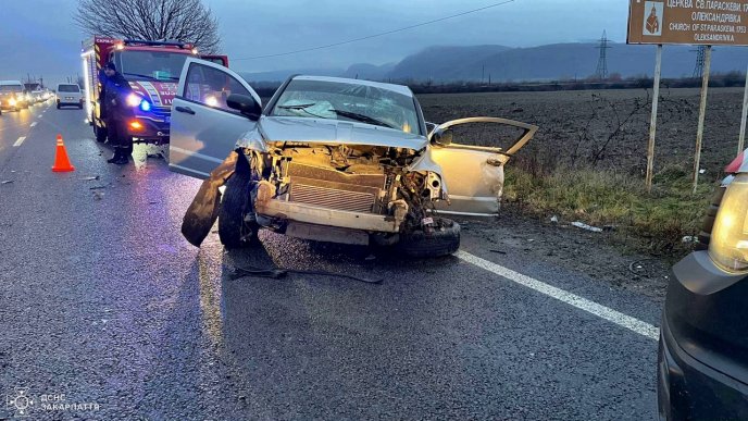 На Закарпатті сталась потрійна аварія. Є постраждалі – 05