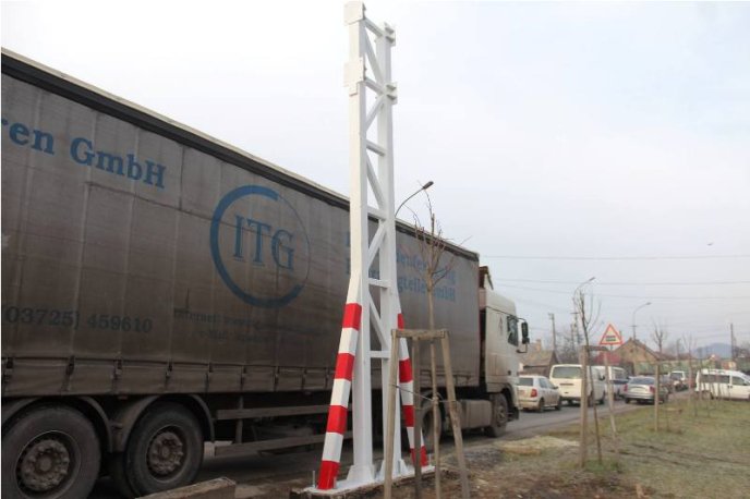 Ще на двох вулицях Мукачева облаштовують обмежувачі руху – 02