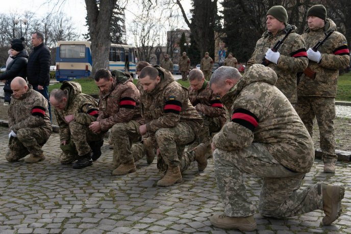Ужгород попрощався з молодим Героєм – 01