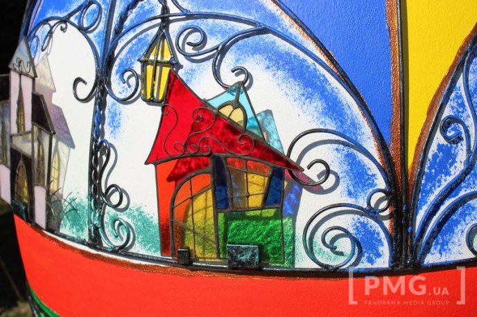 Завтра у центрі Мукачева розмістять дві гігантські ковані писанки – 05