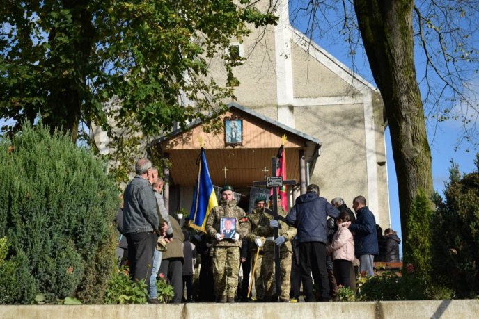 В останню путь провели прикордонника із Закарпаття – 04