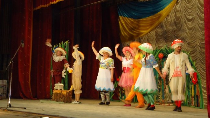 Школярам Рахова та Солотвина показали казку «Жила-була Сироїжка» – 03