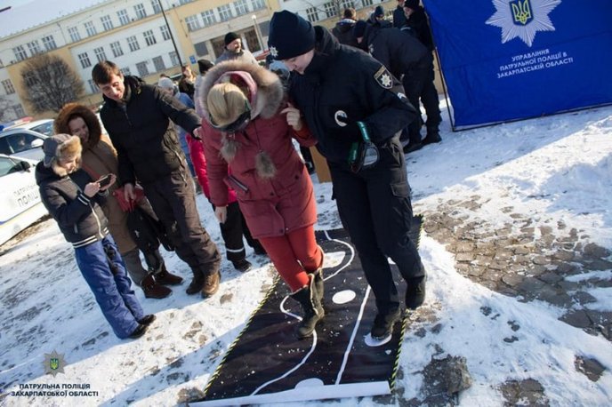 Як діти закарпатським патрульним колядували – 02