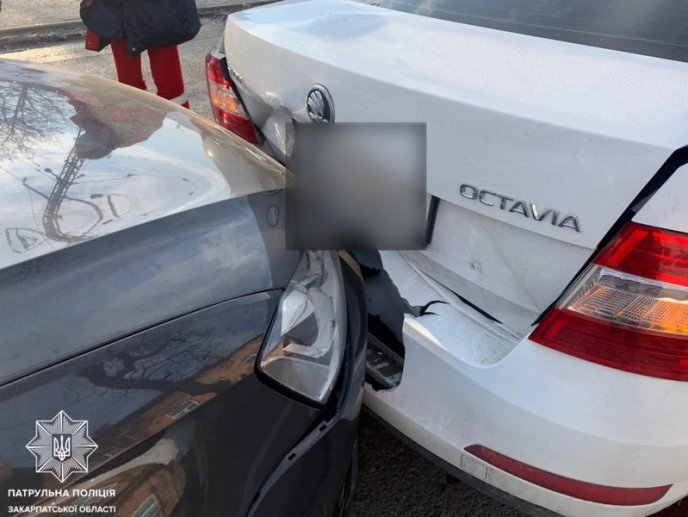 В Ужгороді сталась масштабна ДТП. Зіткнулись 4 машини – 05