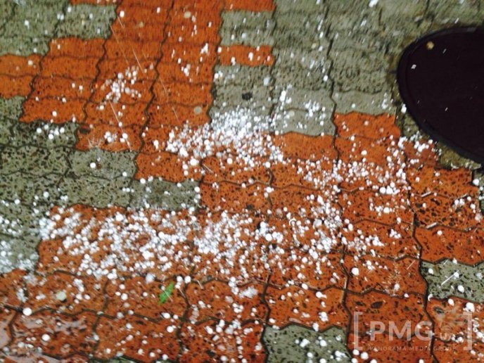 Мукачево накрила сильна злива із градом – 03