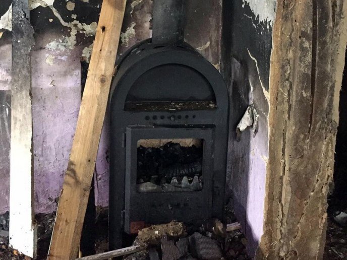 Вагітна жінка з двома дітьми вибігла з палаючого будинку: подробиці вечірньої пожежі – 04 Вагітна жінка з двома дітьми вибігла з палаючого будинку: подробиці вечірньої пожежі – 04