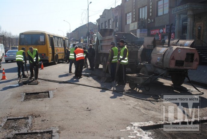 У Мукачеві ремонтують вулицю Миру (ФОТО) – 05