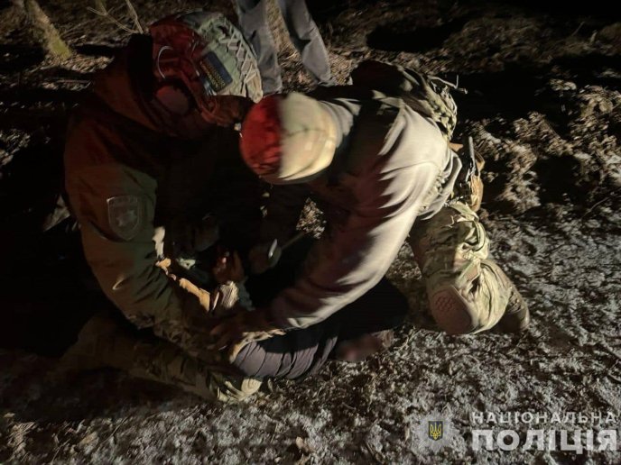 У селі на Закарпатті організували канал для незаконної переправи чоловіків через кордон – 02