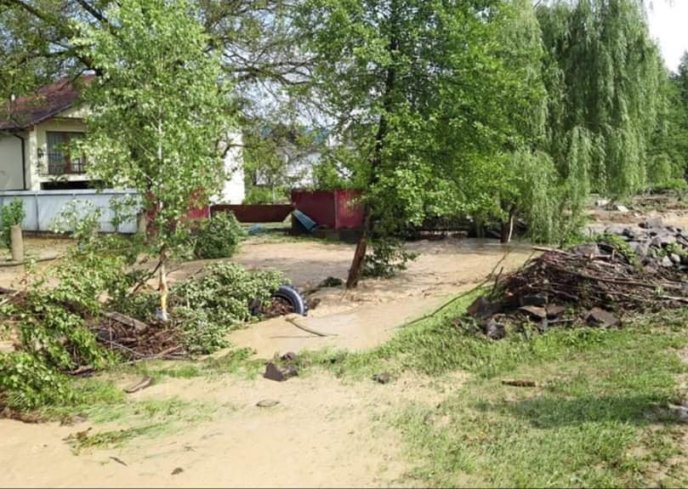 Зруйновано 4 мости, підтоплено 40 дворогосподарств: негода накоїла лиха у селі на Іршавщині – 03