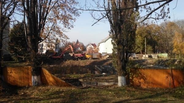 На Студентській набережній в Ужгороді відновили закинуте будівництво – 01 На Студентській набережній в Ужгороді відновили закинуте будівництво – 01