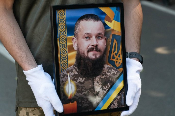 В Ужгороді сьогодні поховали двох молодих Героїв – 01