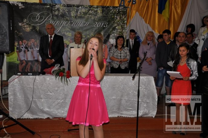 У мукачівській ЗОШ №20 відбулось свято "Останнього дзвоника" (ФОТО) – 16