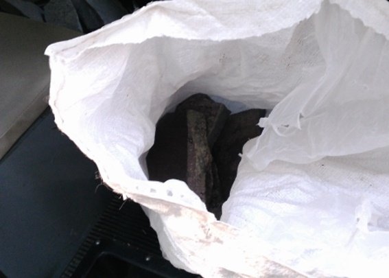 Біля Чорної Гори на Виноградівщині зловмисники навантажили в автомобіль 5 кубометрів бутового каменю – 02