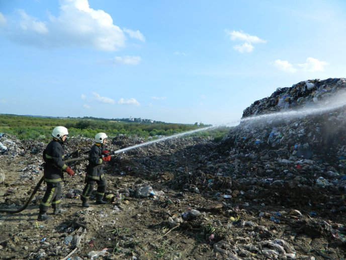 В Іршавському районі знову горіло сміттєзвалище – 03 В Іршавському районі знову горіло сміттєзвалище – 03