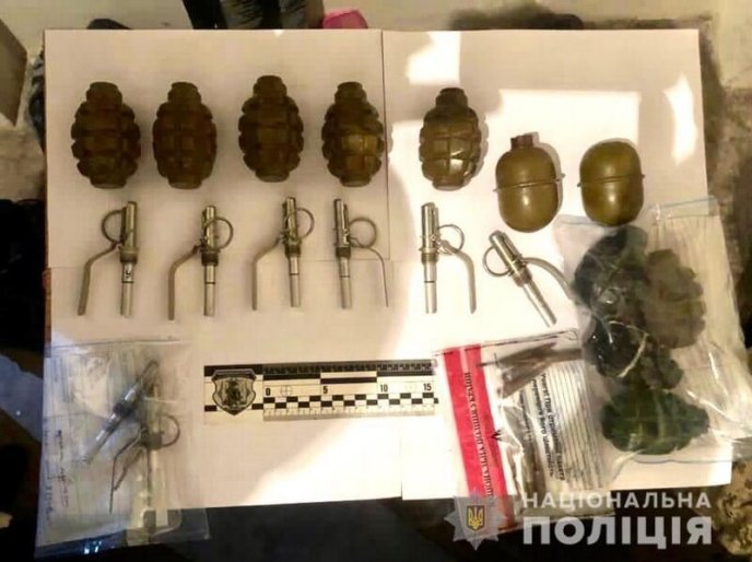 Поліцейські заблокували канал постачання зброї на територію Закарпаття – 01 Поліцейські заблокували канал постачання зброї на територію Закарпаття – 01