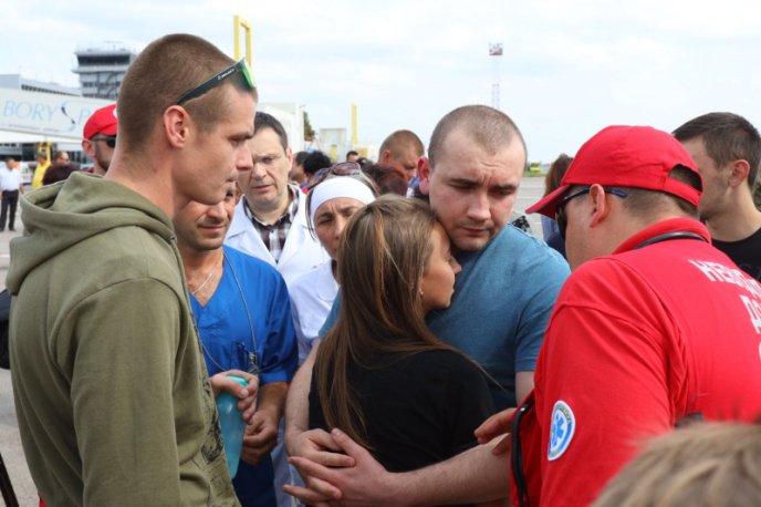 Історичні фото: як зустрічали полонених вдома – 12