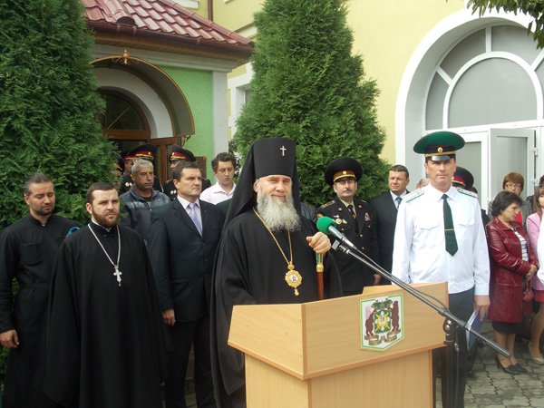 Владика Феодор відслужив молебень у Мукачівському військовому ліцеї з посиленою військово-фізичною підготовкою (ФОТО) – 02