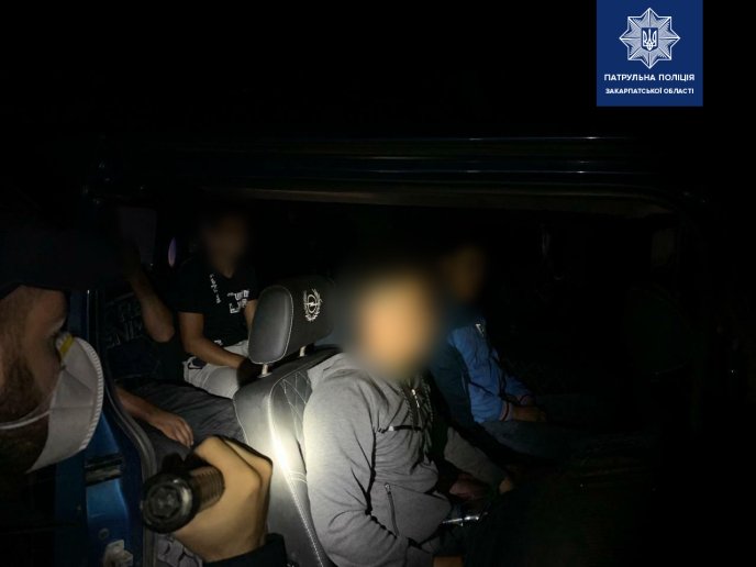 Закарпатські патрульні виявили іноземців без документів  – 01 Закарпатські патрульні виявили іноземців без документів  – 01