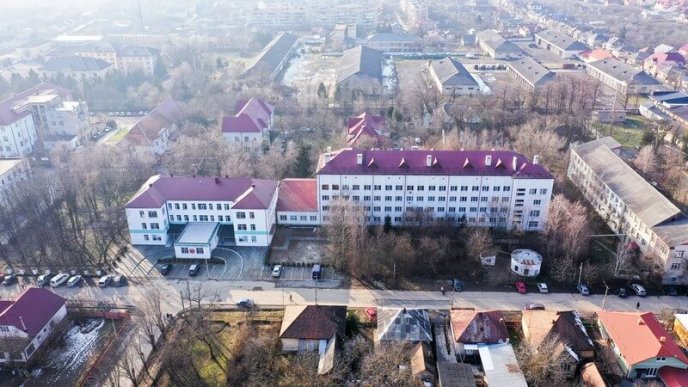 Цього місяця відкриють оновлене приймальне відділення Виноградівської райлікарні  – 01