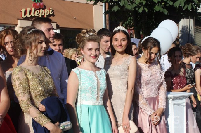 У Мукачеві нагородили випускників-медалістів – 03