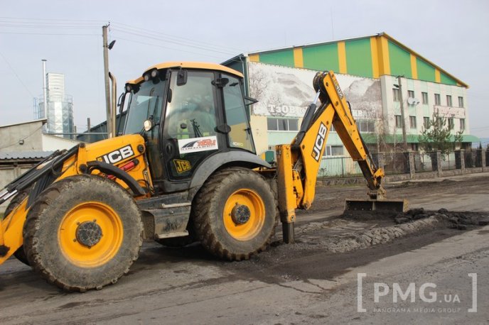 На вулиці Пряшівській-об’їзній почали ліквідовувати тріщини – 03