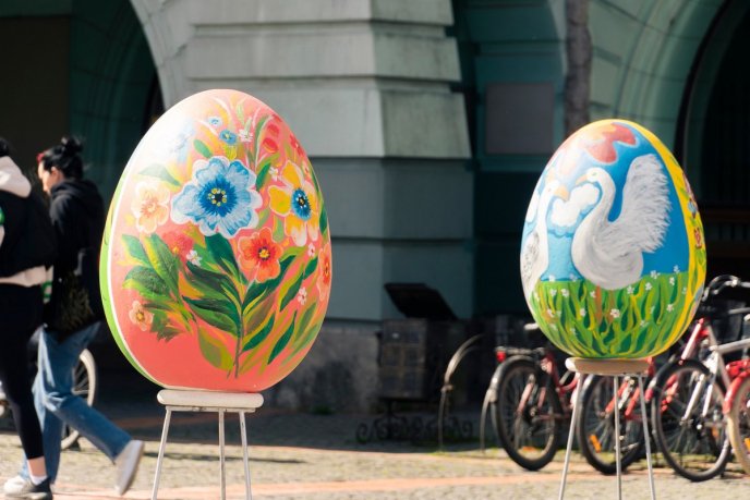 Десятки великих писанок з’явились у центрі Мукачева – 01