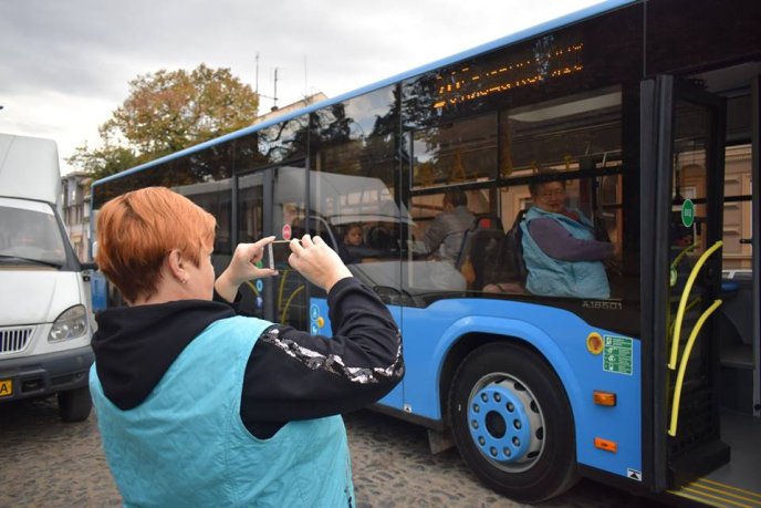 Сьогодні вулицями Ужгорода почали курсувати нові автобуси – 16