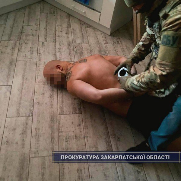 На Закарпатті викрито небезпечне злочинне угруповання, одним із учасників якого є депутат – 15