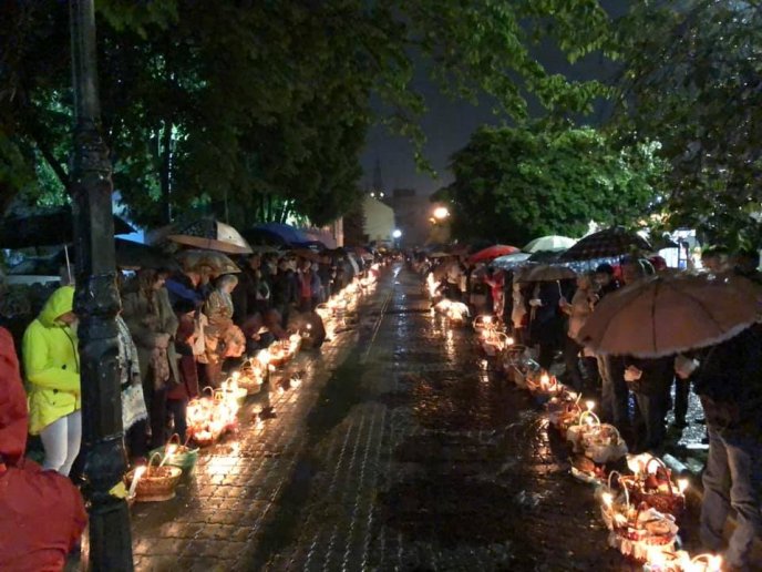 Як освячували пасхальні кошики у Мукачівському кафедральному соборі Почаївської ікони Божої Матері – 04 Як освячували пасхальні кошики у Мукачівському кафедральному соборі Почаївської ікони Божої Матері – 04