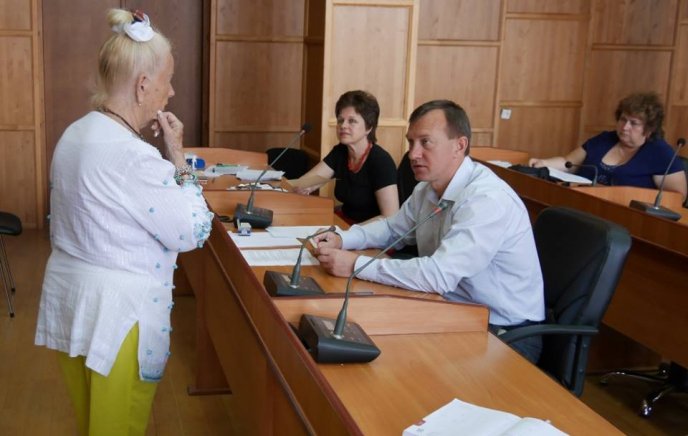 Мер Ужгорода проведе зустріч з таксистами через ситуацію з перевезенням людей з обмеженими можливостями – 03