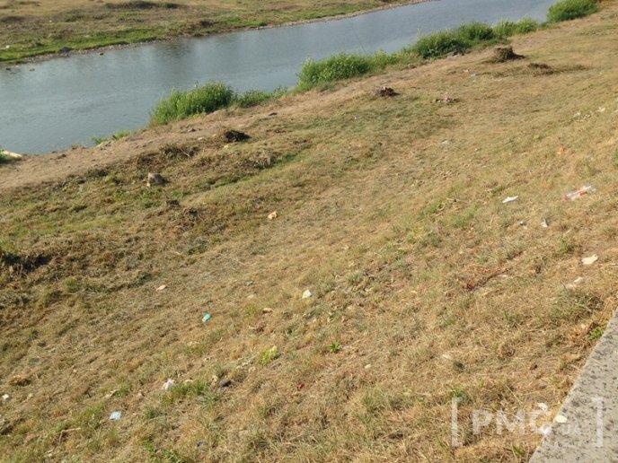 Після відпочинку мукачівці перетворили набережні Латориці на сміттєзвалище – 08