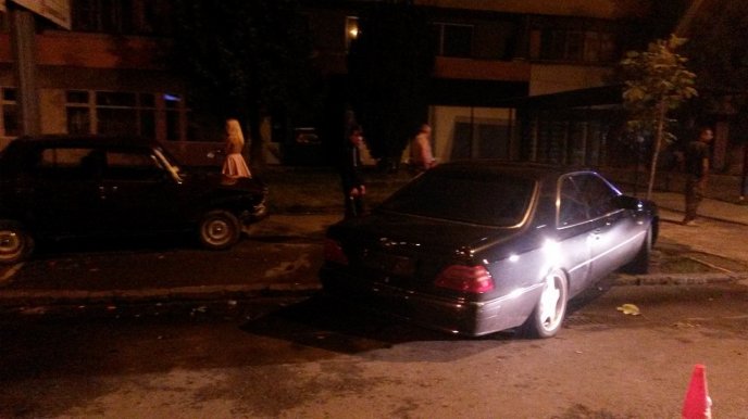 Нічна ДТП в Ужгороді: авто перекинулося – 06