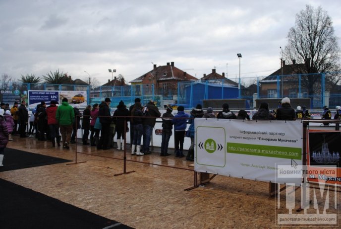 У Мукачеві урочисто відкрили льодову ковзанку (ФОТОРЕПОРТАЖ) – 19